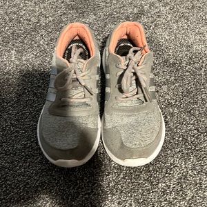 Womens Adidas size 7.5 like new